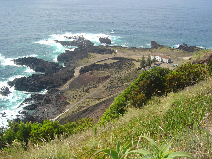Ponta da Ferraria e Pico das Camarinhas